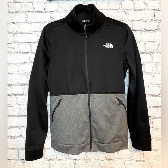 The North Face Jackets & Blazers - The North Face• Full Zip Up Lightweight Jacket• Size Medium